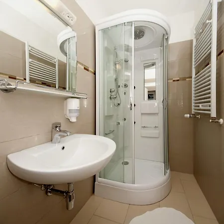 Ξενοδοχείο Huber 3*